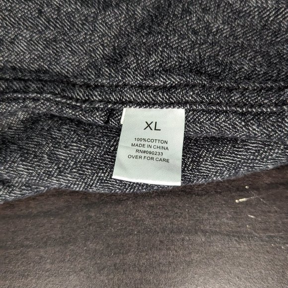 On the Byas Mens XL Button Down Cotton Shirt EUC Dark Blue Pattern Breast Pocket - Picture 3 of 8